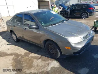 2007 Ford Focus S with VIN 1FAFP34N87W211893, listed as a IAAI auction lot 41861386 with 511,418 mi miles. Bid and sale history available at carsss.com. Image 1.