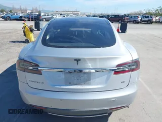 2014 Tesla Model S 60 z VIN 5YJSA1H17EFP43546, wystawiony jako IAAI lot #41896443 z przebiegiem Nie podano mil oraz . Historia ofert i sprzedaży dostępna na DreamBid. Obrazek 17.