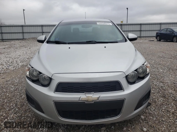 2016 Chevrolet Sonic LS z VIN 1G1JA5SH8G4110193, wystawiony jako Copart lot #45536835 z przebiegiem 116 239 mil mil oraz Szkoda całkowita • Salvage title. Historia ofert i sprzedaży dostępna na DreamBid. Obrazek 5.