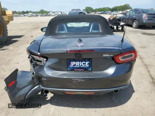 2017 FIAT 124 Spider Elaborazione Abarth z VIN JC1NFAEK2H0107385, wystawiony jako Copart lot #52978564 z przebiegiem 66 452 mil mil oraz Nie do naprawy. Historia ofert i sprzedaży dostępna na DreamBid. Obrazek 6.