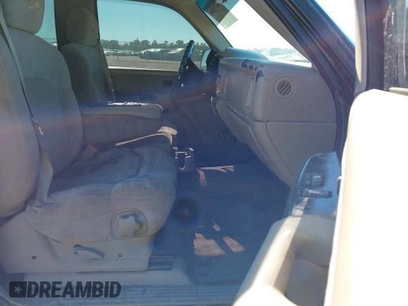 2002 Chevrolet Silverado 1500 with VIN 1GCEC14V22Z138422, listed as a IAAI auction lot 40975500 with Not Provided miles. Bid and sale history available at carsss.com. Image 5.