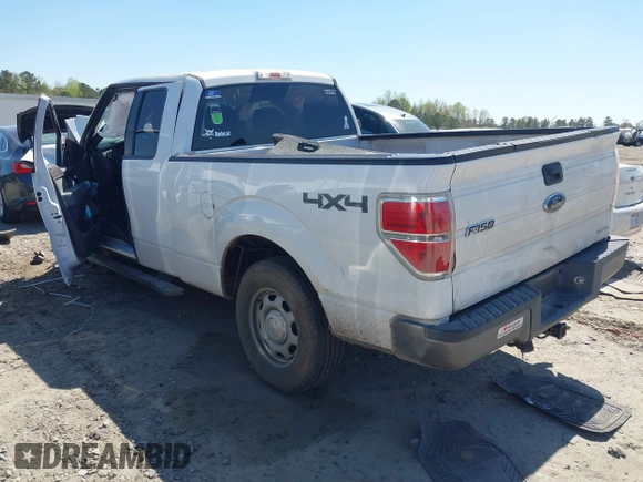 2013 Ford F-150 XL with VIN 1FTFX1EF1DFC28665, listed as a IAAI auction lot 41902238 with 124,474 mi miles. Bid and sale history available at carsss.com. Image 3.