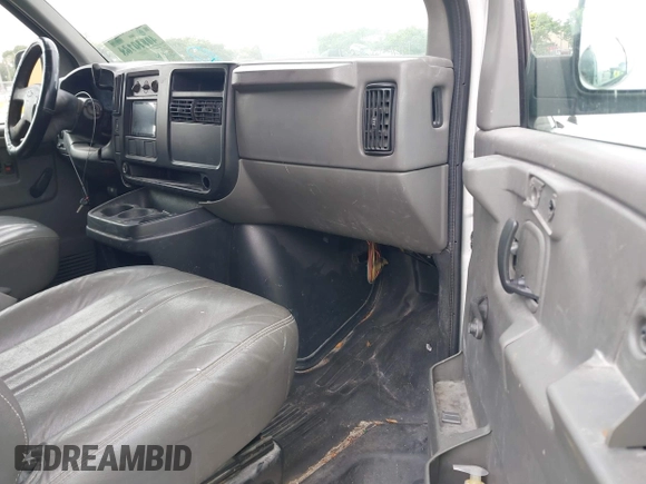 2007 Chevrolet Express Cargo Van with VIN 1GCGG25V971149568, listed as a IAAI auction lot 41632121 with 247,782 mi miles. Bid and sale history available at carsss.com. Image 5.