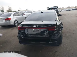 2023 Kia Forte LXS z VIN 3KPF24AD5PE646813, wystawiony jako IAAI lot #41494292 z przebiegiem 29 003 mil mil oraz . Historia ofert i sprzedaży dostępna na DreamBid. Obrazek 16.