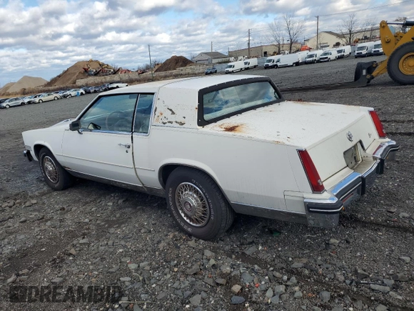 1985 Cadillac Eldorado z VIN 1G6EL578XFE673656, wystawiony jako Copart lot #86803334 z przebiegiem 94 396 mil mil oraz Tytuł czysty. Historia ofert i sprzedaży dostępna na DreamBid. Obrazek 2.