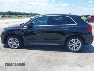 2024 Audi Q3 S line Premium z VIN WA1DECF39R1055263, wystawiony jako IAAI lot #42270200 z przebiegiem 29 691 mil mil oraz . Historia ofert i sprzedaży dostępna na DreamBid. Obrazek 14.