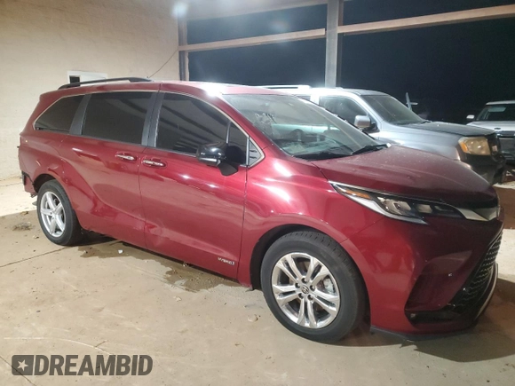 2021 Toyota Sienna XSE with VIN 5TDDSKFC4MS003737, listed as a Copart auction lot 83232334 with 63,938 mi miles and Salvage Title. Bid and sale history available at carsss.com. Image 4.