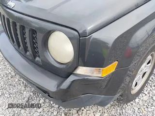 2011 Jeep Patriot Latitude with VIN 1J4NT1GA0BD129377, listed as a IAAI auction lot 42098404 with 212,834 mi miles. Bid and sale history available at carsss.com. Image 6.