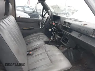1988 Toyota Pickup с VIN JT5RN75U2J0020695, выставлен на аукционе IAAI как лот 42206950 с пробегом 75 326 миль миль и . История ставок и продаж доступна на DreamBid. Изображение 5.