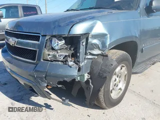 2008 Chevrolet Suburban LT w/3LT with VIN 3GNFC160X8G162523, listed as a IAAI auction lot 41527311 with 245,195 mi miles. Bid and sale history available at carsss.com. Image 6.