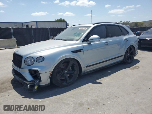 2022 Bentley Bentayga V8 z VIN SJAAM2ZV9NC011752, wystawiony jako Copart lot #54847785 z przebiegiem Nie podano mil oraz Nie do naprawy. Historia ofert i sprzedaży dostępna na DreamBid. Obrazek 1.