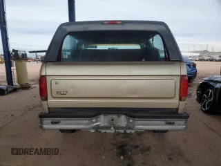 1996 Ford Bronco XL z VIN 1FMEU15N0TLB63427, wystawiony jako Copart lot #82779084 z przebiegiem 175 679 mil mil oraz Szkoda całkowita • Salvage title. Historia ofert i sprzedaży dostępna na DreamBid. Obrazek 6.
