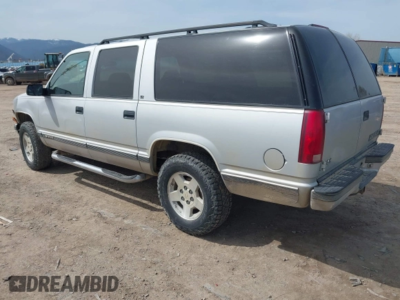 1997 Chevrolet Suburban with VIN 1GNFK16R3VJ330935, listed as a IAAI auction lot 41997594 with 231,497 mi miles and . Bid and sale history available at DreamBid. Image 3.