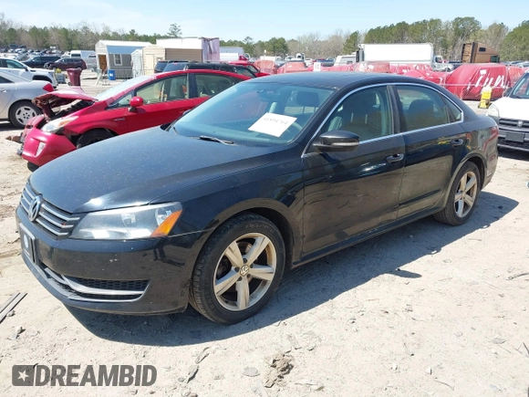 2013 Volkswagen Passat SE z VIN 1VWBP7A39DC094211, wystawiony jako IAAI lot #41894764 z przebiegiem 130 955 mil mil oraz . Historia ofert i sprzedaży dostępna na DreamBid. Obrazek 2.