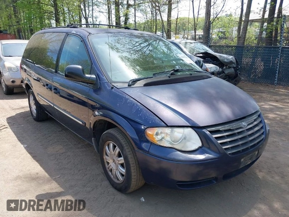 2005 Chrysler Town & Country Touring with VIN 2C8GP54L95R181669, listed as a IAAI auction lot 42065243 with 183,285 mi miles. Bid and sale history available at carsss.com. Image 1.
