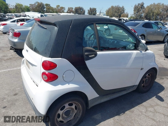2013 Smart fortwo Pure z VIN WMEEJ3BA9DK608864, wystawiony jako IAAI lot #42314857 z przebiegiem 159 513 mil mil oraz . Historia ofert i sprzedaży dostępna na DreamBid. Obrazek 4.