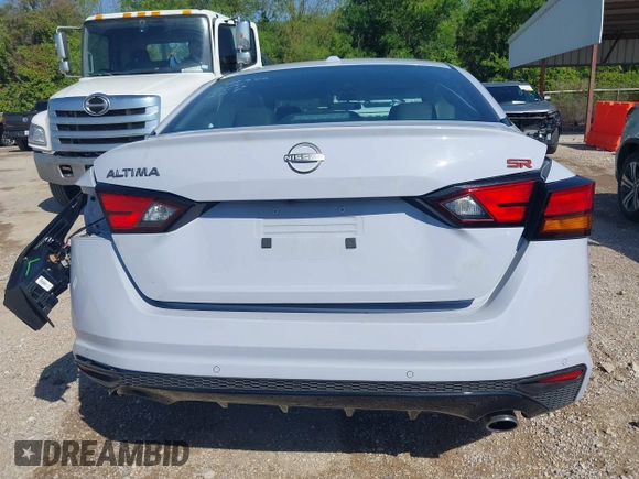 2025 Nissan Altima SR with VIN 1N4BL4CV4SN358986, listed as a IAAI auction lot 41990914 with 2,329 mi miles and . Bid and sale history available at carsss.com. Image 15.