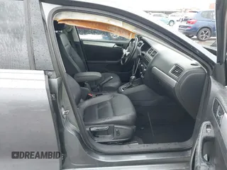 2013 Volkswagen Jetta SE with VIN 3VWDX7AJ1DM443139, listed as a IAAI auction lot 42471738 with 77,578 mi miles and . Bid and sale history available at DreamBid. Image 5.