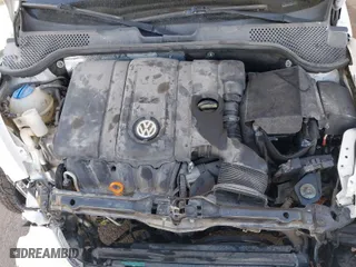 2013 Volkswagen Beetle Convertible 2.5L with VIN 3VW5P7AT2DM811768, listed as a IAAI auction lot 41966266 with 60,505 mi miles. Bid and sale history available at carsss.com. Image 10.