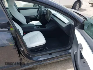 2024 Tesla Model 3 z VIN 5YJ3E1EA5RF870377, wystawiony jako IAAI lot #41933727 z przebiegiem 2 183 mil mil oraz . Historia ofert i sprzedaży dostępna na DreamBid. Obrazek 5.