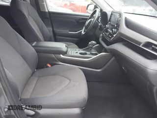 2022 Toyota Highlander LE with VIN 5TDBZRBH8NS594816, listed as a IAAI auction lot 41892825 with 49,229 mi miles and . Bid and sale history available at DreamBid. Image 5.