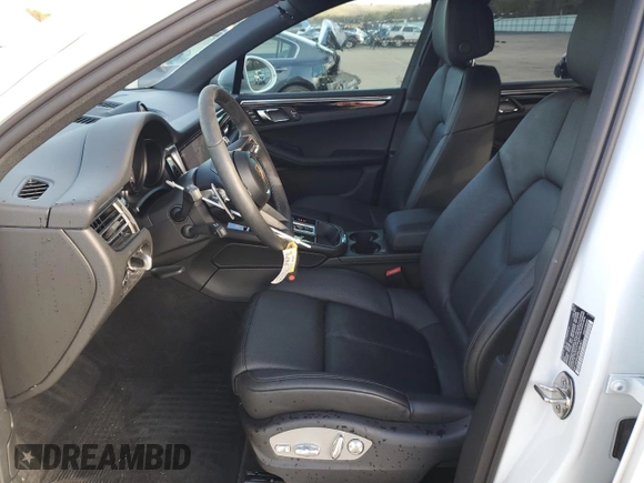 2024 Porsche Macan S с VIN WP1AG2A50RLB36421, выставлен на аукционе Copart как лот 49879565 с пробегом 9 523 миль миль и Списание • Salvage title. История ставок и продаж доступна на DreamBid. Изображение 7.