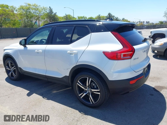 2022 Volvo XC40 R-Design with VIN YV4162UM1N2739706, listed as a IAAI auction lot 42193001 with 15,579 mi miles and . Bid and sale history available at DreamBid. Image 3.