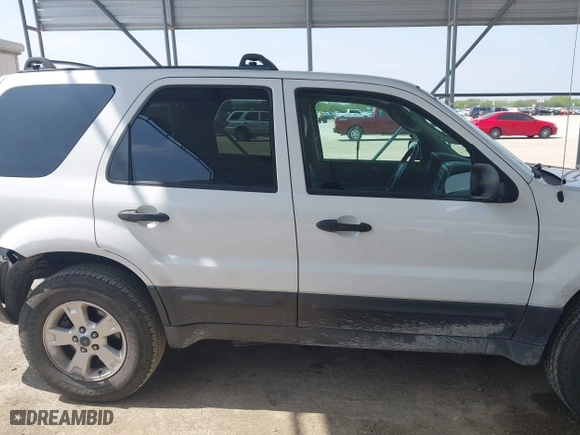 2005 Ford Escape XLT with VIN 1FMYU93155KA43398, listed as a IAAI auction lot 41930802 with 115,755 mi miles. Bid and sale history available at carsss.com. Image 13.