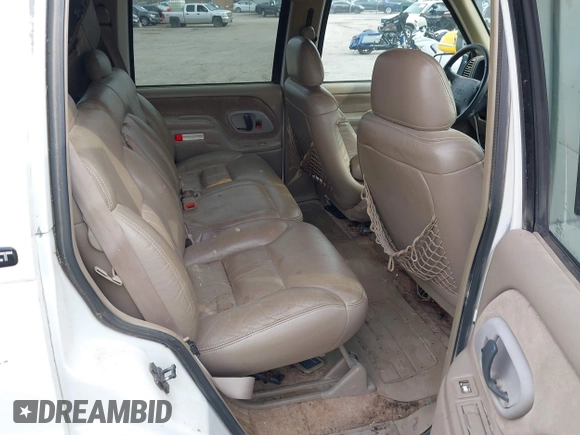1997 GMC Yukon with VIN 1GKEC13R8VJ761054, listed as a IAAI auction lot 40070531 with 237,043 mi miles. Bid and sale history available at carsss.com. Image 8.
