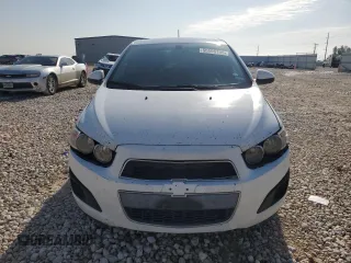 2016 Chevrolet Sonic LT z VIN 1G1JC6SH7G4125154, wystawiony jako Copart lot #55596195 z przebiegiem 107 384 mil mil oraz Czysty tytuł • Clean title. Historia ofert i sprzedaży dostępna na DreamBid. Obrazek 5.