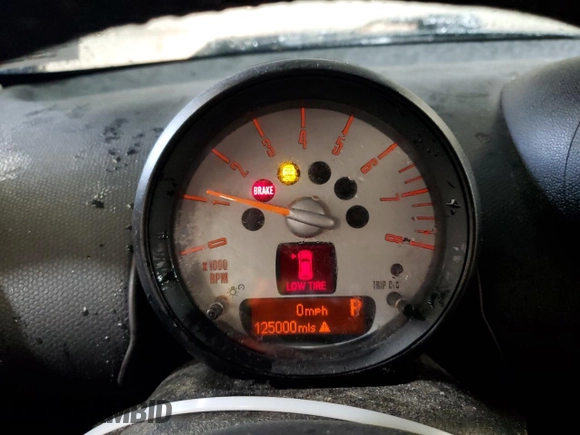 2014 MINI Countryman with VIN WMWZB3C59EWR42124, listed as a Copart auction lot 57830395 with 125,000 mi miles and Salvage title. Bid and sale history available at DreamBid. Image 9.