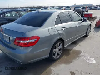2012 Mercedes-Benz E 350 Luxury z VIN WDDHF5KB2CA540189, wystawiony jako IAAI lot #41405901 z przebiegiem 193 411 mil mil oraz . Historia ofert i sprzedaży dostępna na DreamBid. Obrazek 4.