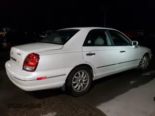 2002 Hyundai XG L with VIN KMHFU45E42A217215, listed as a Copart auction lot 84450314 with 179,904 mi miles and Salvage Title. Bid and sale history available at carsss.com. Image 3.