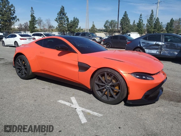 2020 Aston Martin Vantage z VIN SCFSMGAW4LGN03925, wystawiony jako Copart lot #50793594 z przebiegiem Nie podano mil oraz Szkoda całkowita • Salvage title. Historia ofert i sprzedaży dostępna na DreamBid. Obrazek 4.