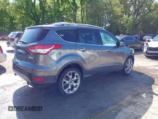 2013 Ford Escape Titanium z VIN 1FMCU0J95DUB46340, wystawiony jako IAAI lot #42168222 z przebiegiem 108 268 mil mil oraz . Historia ofert i sprzedaży dostępna na DreamBid. Obrazek 4.