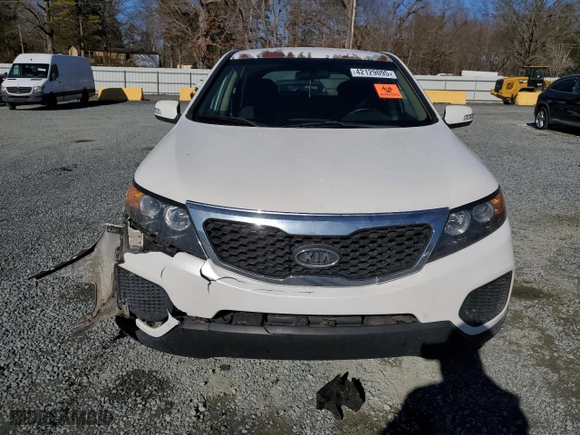 2012 Kia Sorento LX with VIN 5XYKT3A14CG277063, listed as a Copart auction lot 42129095 with 284,729 mi miles and Salvage Title. Bid and sale history available at carsss.com. Image 5.
