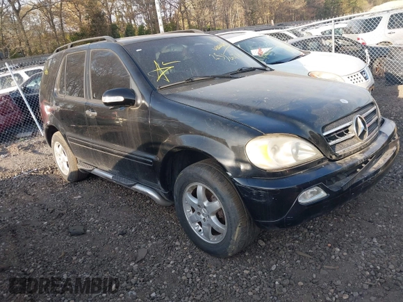 2005 Mercedes-Benz M 500 z VIN 4JGAB75E45A533851, wystawiony jako IAAI lot #42121698 z przebiegiem Nie podano mil oraz . Historia ofert i sprzedaży dostępna na DreamBid. Obrazek 1.