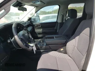 2022 Toyota Tundra SR z VIN 5TFKB5DA6NX016110, wystawiony jako Copart lot #41285993 z przebiegiem 68 mil mil oraz . Historia ofert i sprzedaży dostępna na DreamBid. Obrazek 7.
