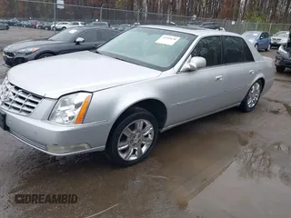 2011 Cadillac DTS Luxury Collection z VIN 1G6KD5E6XBU107790, wystawiony jako IAAI lot #41943638 z przebiegiem 150 543 mil mil oraz . Historia ofert i sprzedaży dostępna na DreamBid. Obrazek 17.