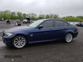 2011 BMW 3 Series 328i xDrive z VIN WBAPK5C57BA811009, wystawiony jako Copart lot #55468555 z przebiegiem 148 038 mil mil oraz Szkoda całkowita • Salvage title. Historia ofert i sprzedaży dostępna na DreamBid. Obrazek 1.