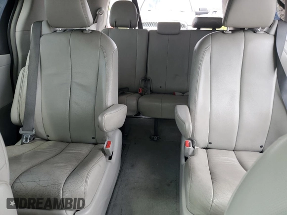 2013 Toyota Sienna XLE z VIN 5TDDK3DC8DS069085, wystawiony jako Copart lot #62768235 z przebiegiem 140 242 mil mil oraz Szkoda całkowita • Salvage title. Historia ofert i sprzedaży dostępna na DreamBid. Obrazek 10.