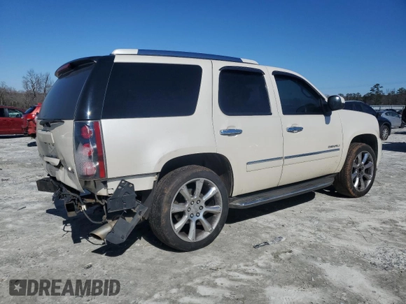 2014 GMC Yukon Denali with VIN 1GKS2EEF0ER130588, listed as a Copart auction lot 45232075 with 193,677 mi miles and Salvage Title. Bid and sale history available at carsss.com. Image 3.
