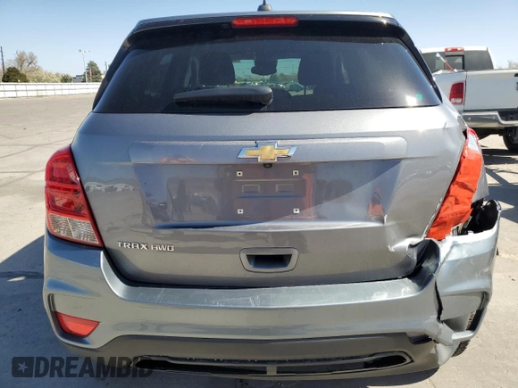 2020 Chevrolet Trax LS z VIN 3GNCJNSB3LL276516, wystawiony jako Copart lot #52796185 z przebiegiem 70 701 mil mil oraz Szkoda całkowita • Salvage title. Historia ofert i sprzedaży dostępna na DreamBid. Obrazek 6.