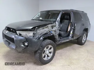 2018 Toyota 4Runner SR5 with VIN JTEBU5JR7J5606564, listed as a Copart auction lot 44790425 with 149,936 mi miles and Salvage Title. Bid and sale history available at carsss.com. Image 2.