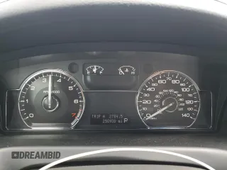 2009 Lincoln MKS z VIN 1LNHM93R69G600916, wystawiony jako Copart lot #55028965 z przebiegiem 250 930 mil mil oraz Szkoda całkowita • Salvage title. Historia ofert i sprzedaży dostępna na DreamBid. Obrazek 9.