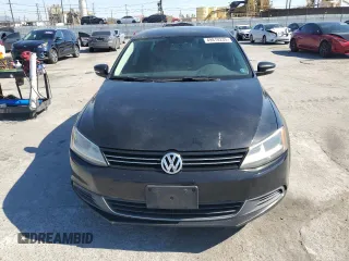 2013 Volkswagen Jetta SE with VIN 3VWDP7AJ8DM412583, listed as a Copart auction lot 49810235 with 180,595 mi miles and Clean title. Bid and sale history available at DreamBid. Image 5.