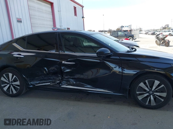 2019 Nissan Altima 2.5 SV with VIN 1N4BL4DV5KC171640, listed as a IAAI auction lot 41845529 with 70,615 mi miles. Bid and sale history available at carsss.com. Image 13.