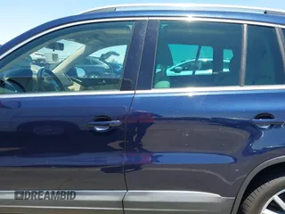 2015 Volkswagen Tiguan SE with VIN WVGAV7AX8FW595806, listed as a IAAI auction lot 42644395 with 51,638 mi miles and . Bid and sale history available at DreamBid. Image 15.