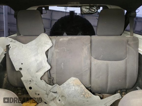 2013 Jeep Wrangler Unlimited Sport z VIN 1C4BJWDG8DL513680, wystawiony jako Copart lot #53805485 z przebiegiem 135 676 mil mil oraz Szkoda całkowita • Salvage title. Historia ofert i sprzedaży dostępna na DreamBid. Obrazek 10.