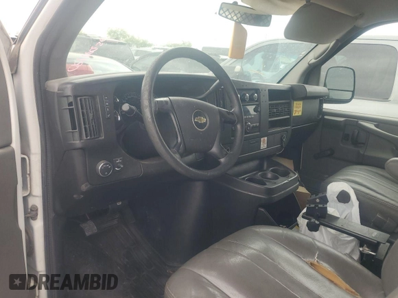 2012 Chevrolet Express Cargo z VIN 1GCSGAFX8C1135353, wystawiony jako IAAI lot #42610415 z przebiegiem 143 913 mil mil oraz . Historia ofert i sprzedaży dostępna na DreamBid. Obrazek 15.